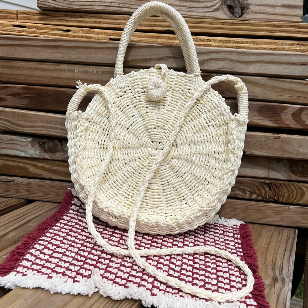 - Street Level Straw Round Tote Crossbody Bag! NEW!